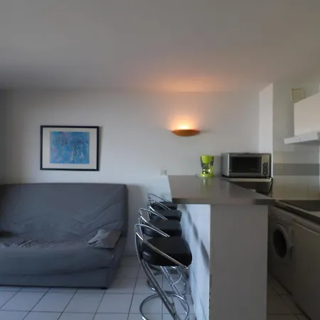 2 Pieces Cabine, 6 Pers, Terrace Face A Sete, 2 Etoiles, Clevacances 2 Cles - Fr-1-472a-223 *